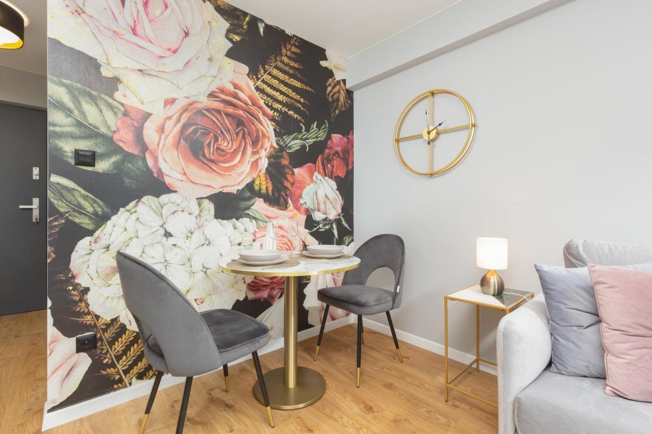 ורשה City Center Apartment Near The Vistula By Noclegi Renters מראה חיצוני תמונה
