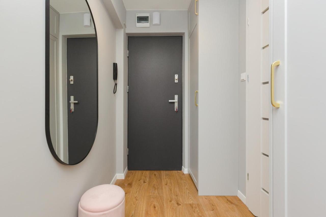 ורשה City Center Apartment Near The Vistula By Noclegi Renters מראה חיצוני תמונה
